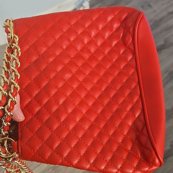 Red Quilted Chain Shoulder Bag - Picture 3 of 4